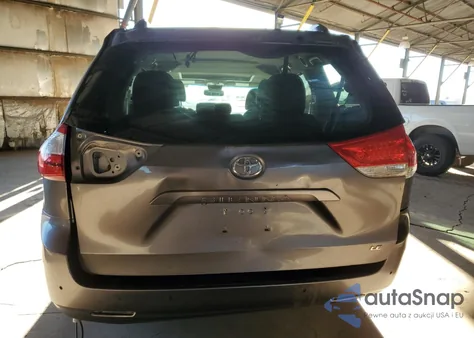 2017 Toyota Sienna Xle z USA, uszkodzony, nr VIN 5TDYZ3DC3HS899444